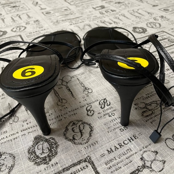 Little black heel - Picture 5 of 5